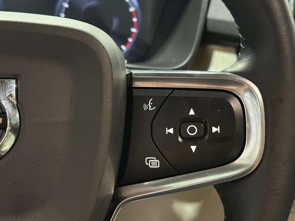 2020 Volvo XC40 T5 Inscription AWD photo 13