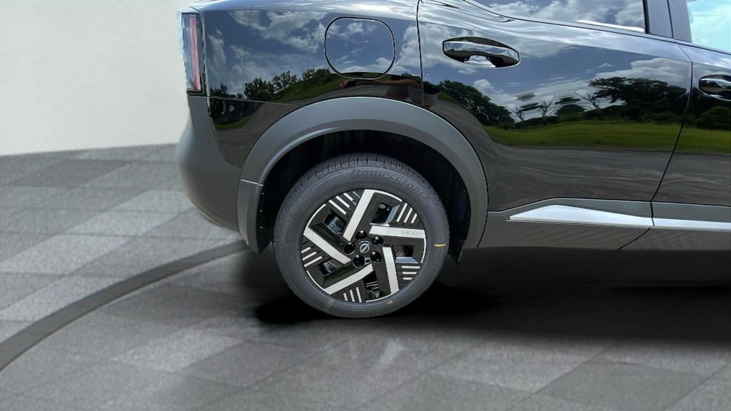 2025 Nissan Kicks SV photo 14