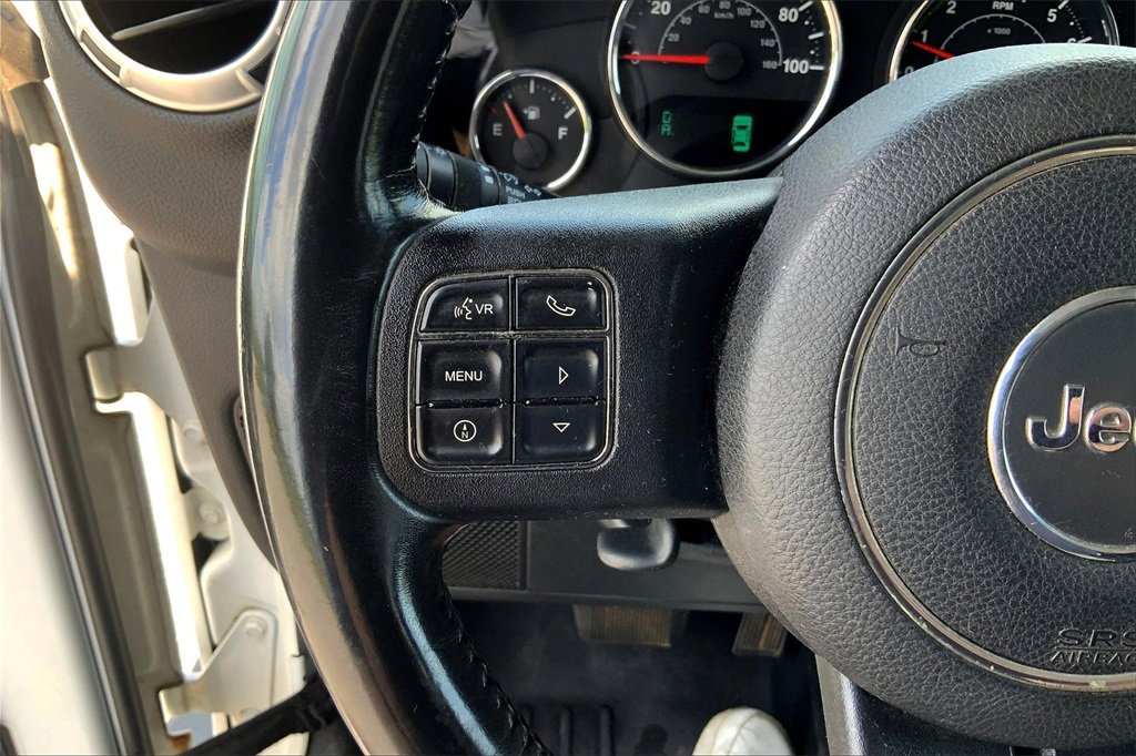 2013 Jeep Wrangler Unlimited Sahara photo 18