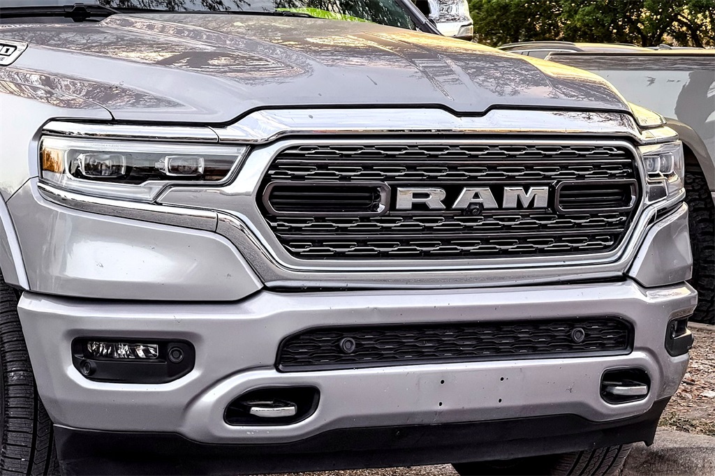 2022 Ram 1500 Limited photo 2