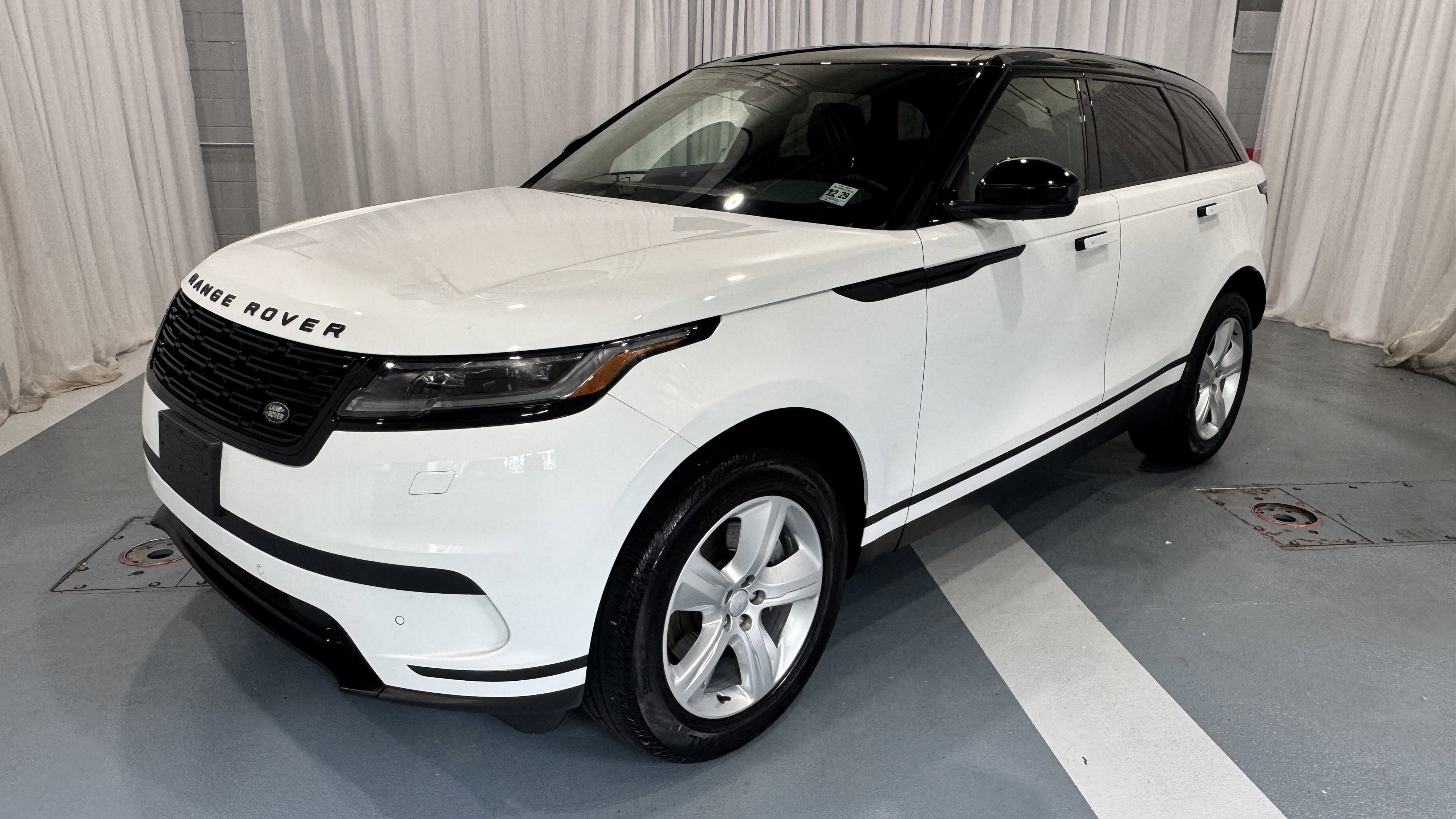 Certified Used 2025 Fuji White Land Rover S image 1