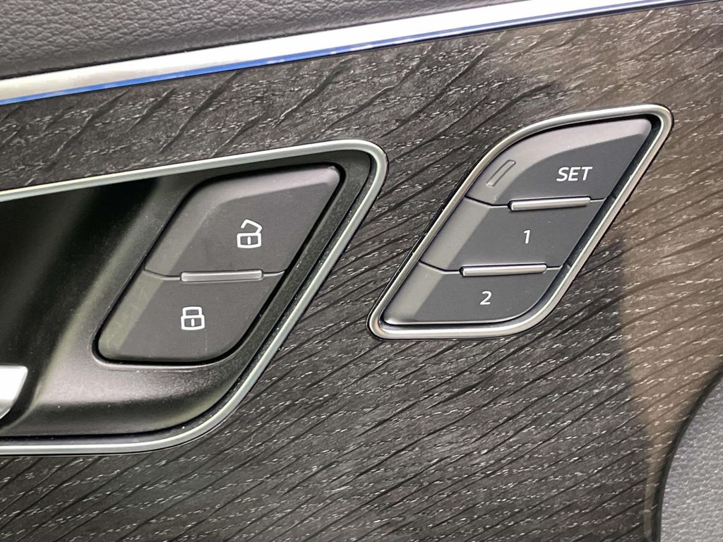 2021 Audi Q7 55 Prestige photo 31