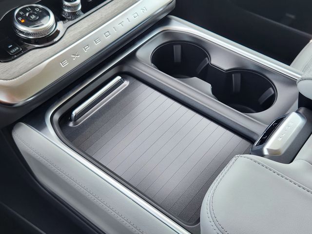 2025 Ford Expedition Platinum MAX photo 18