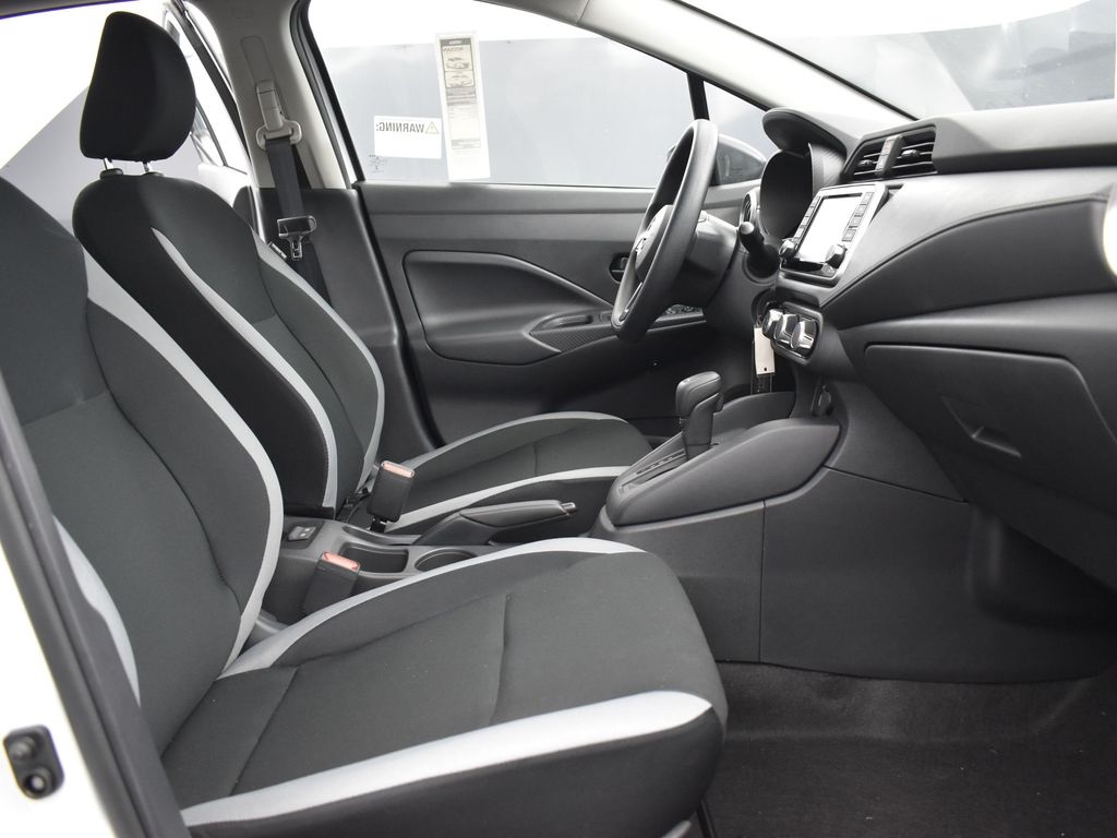 2025 Nissan Versa 1.6 S photo 18