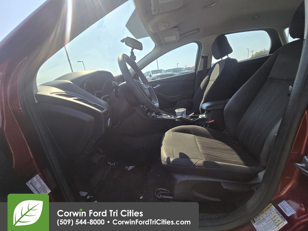 2017 Ford Focus SE photo 4