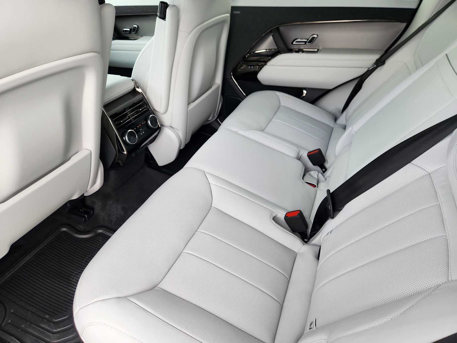 2025 Land Rover Range Rover Sport SE photo 25