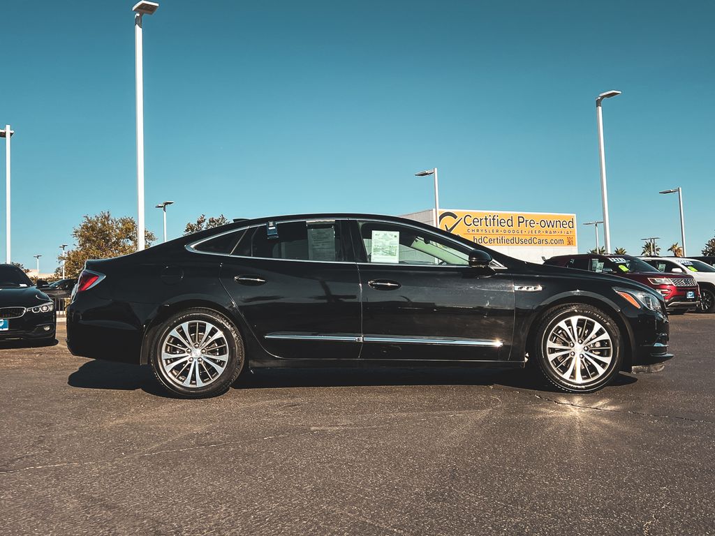 2017 Buick LaCrosse Essence photo 3