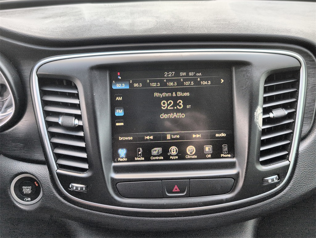 2017 Chrysler 200 Limited photo 15