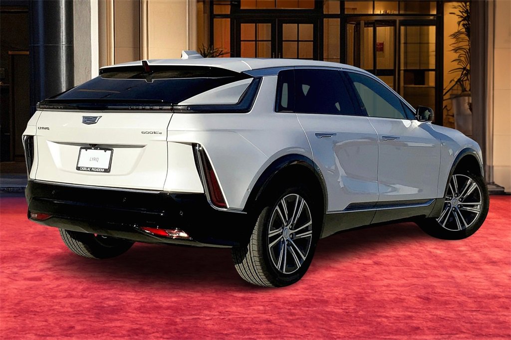 2025 Cadillac Lyriq Luxury photo 18