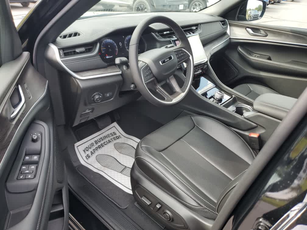 2025 Jeep Grand Cherokee Limited photo 11