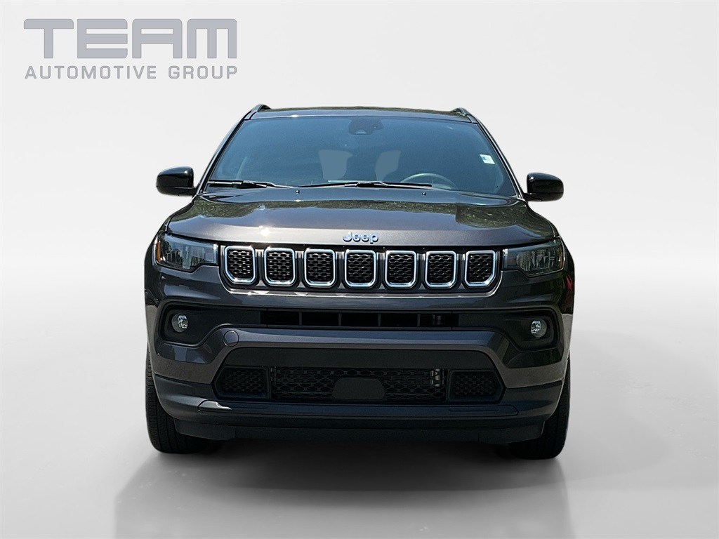 2023 Jeep Compass Latitude Lux photo 2