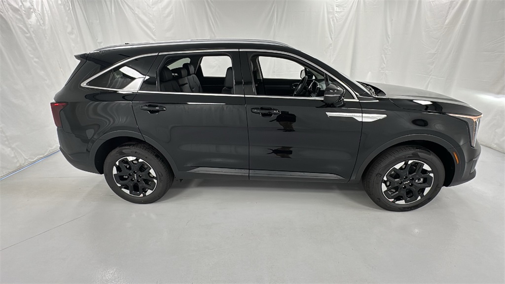2025 Kia Sorento S photo 2