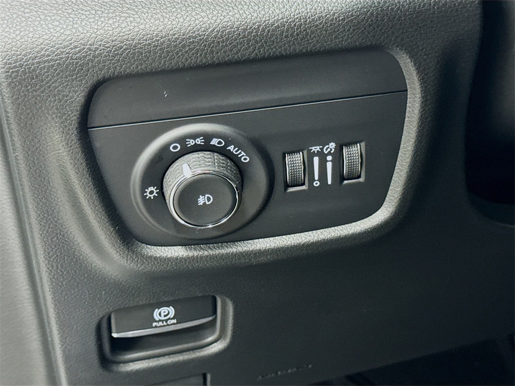 2025 Jeep Grand Cherokee Limited photo 5
