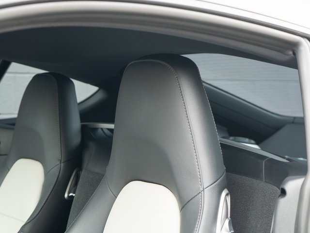 2024 Porsche Cayman Base photo 19