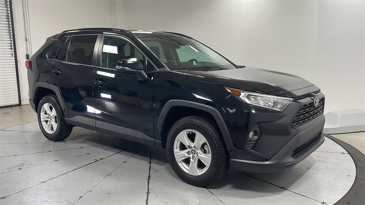 2021 Toyota RAV4 XLE photo 3