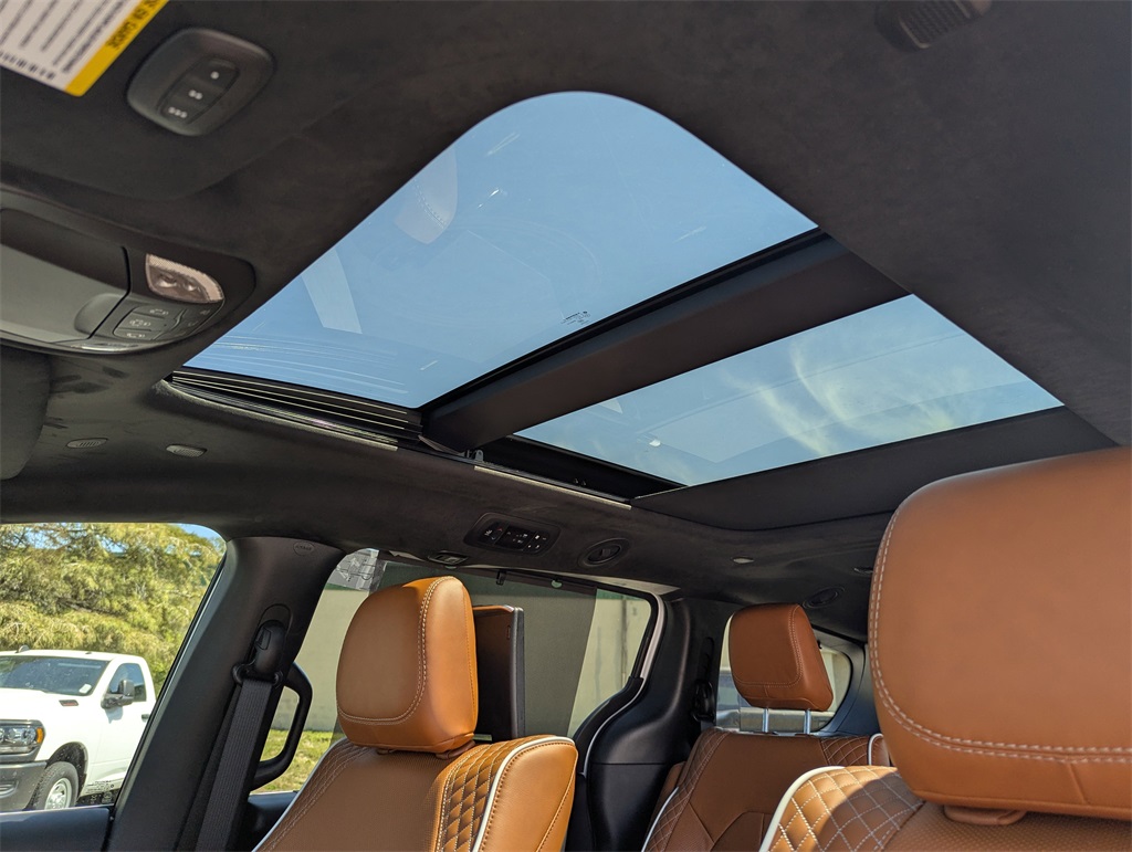 2026 Chrysler Pacifica Pinnacle photo 27