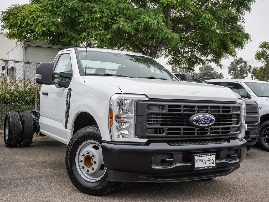 2025 Ford F-350 Super Duty Chassis Cab XL's photo