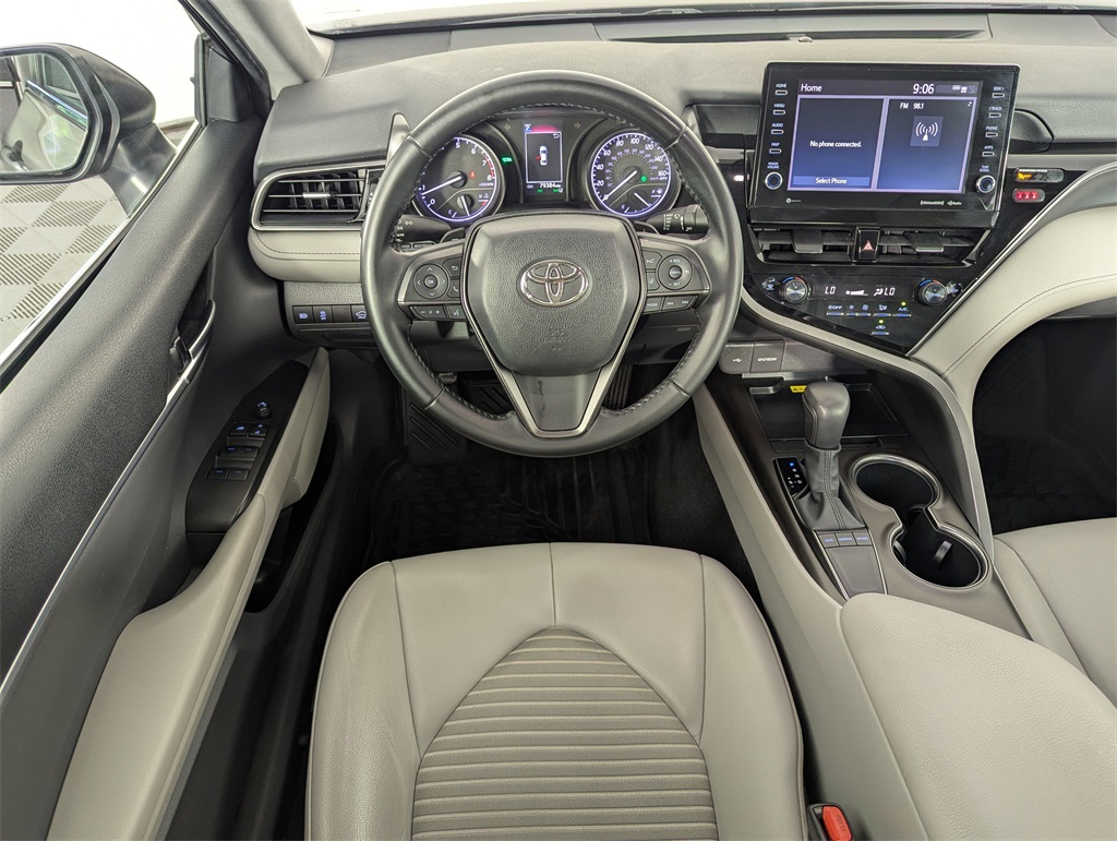2022 Toyota Camry SE photo 13