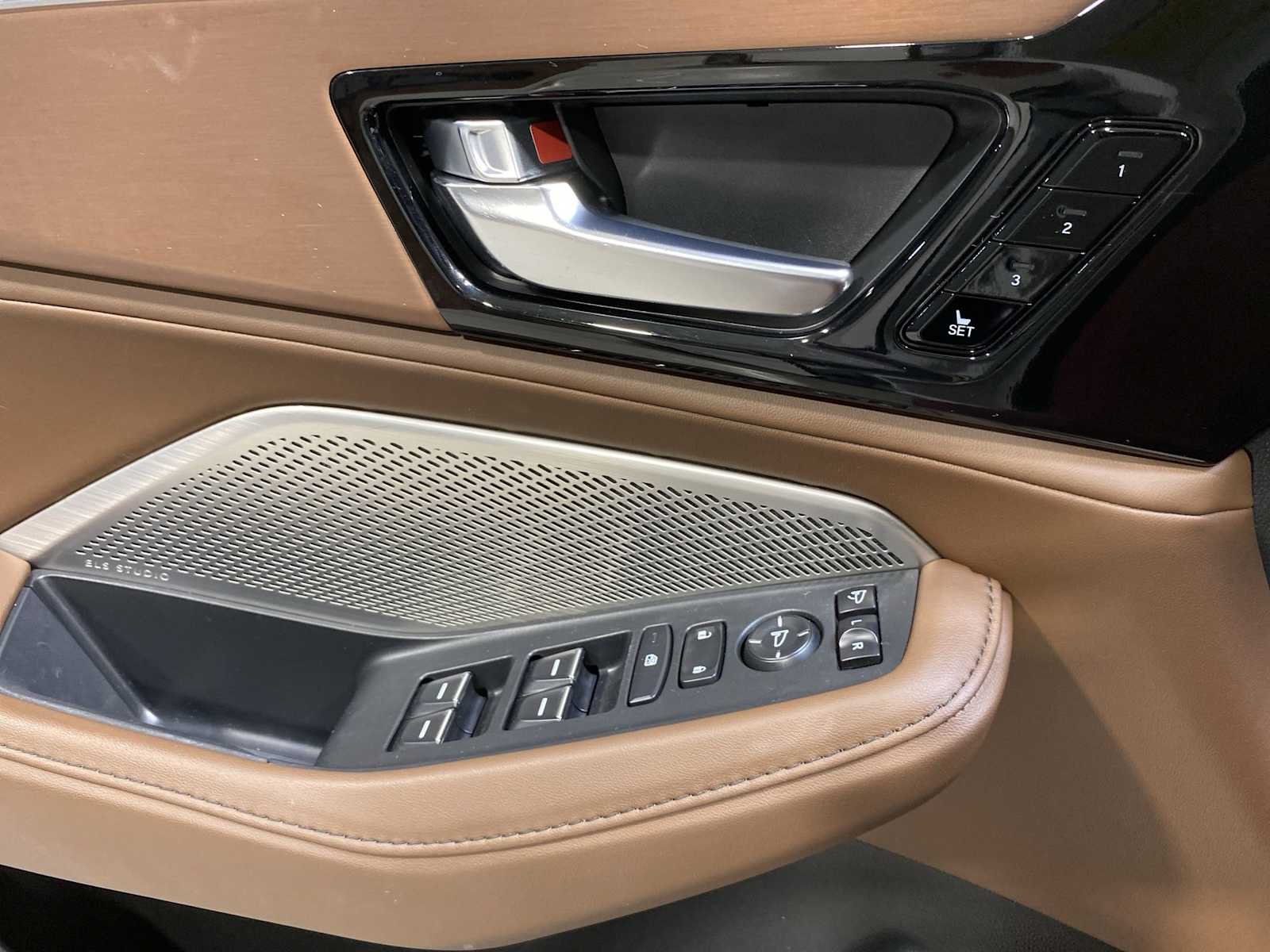 2023 Acura MDX Technology SH-AWD photo 23