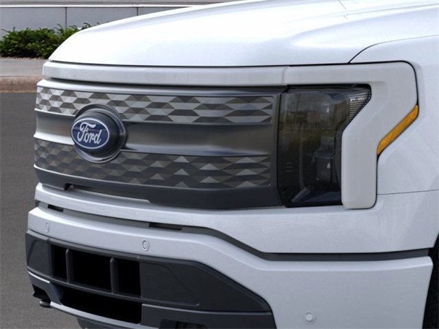 2025 Ford F-150 Lightning Lariat photo 17