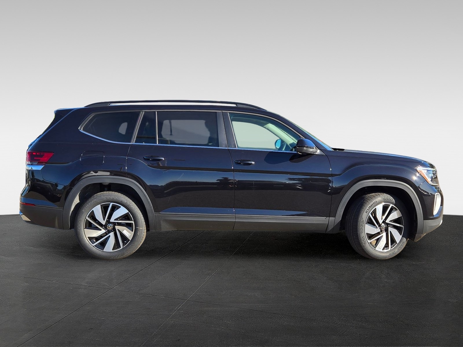 2025 Volkswagen Atlas SE Technology photo 3