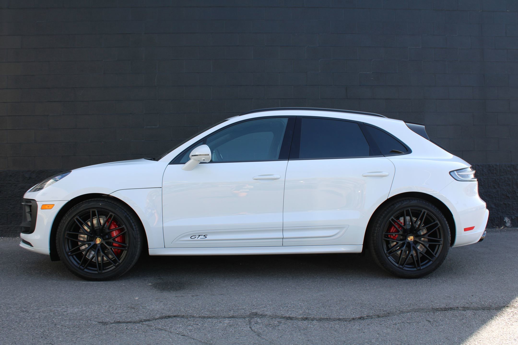 2026 Porsche Macan GTS photo 2