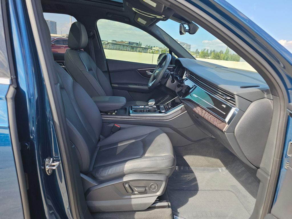 2022 Audi Q7 55 Prestige photo 11