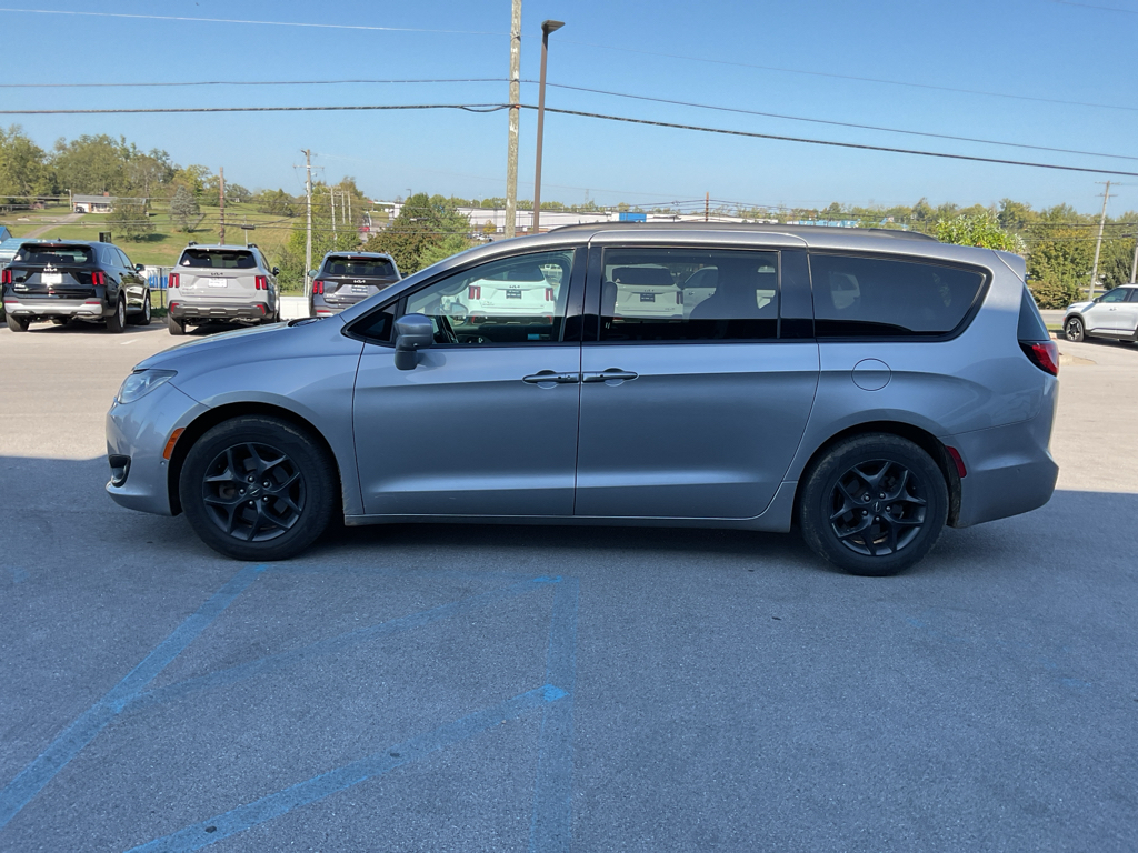 2019 Chrysler Pacifica Touring L photo 4