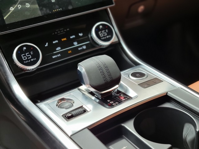 2024 Jaguar XF R-Dynamic SE photo 26