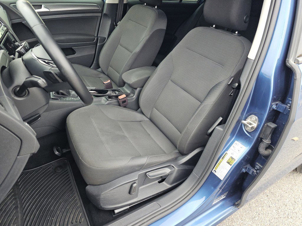 2019 Volkswagen Golf S photo 4