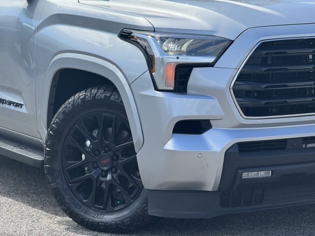 2024 Toyota Sequoia SR5 photo 2