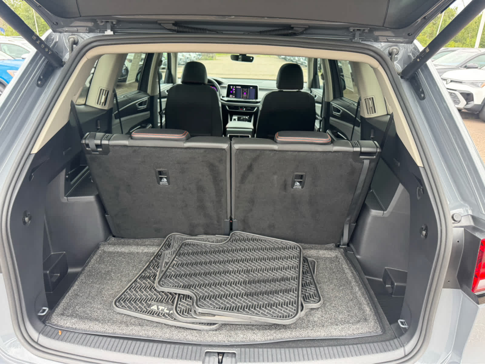 2025 Volkswagen Atlas Peak Edition SE photo 29
