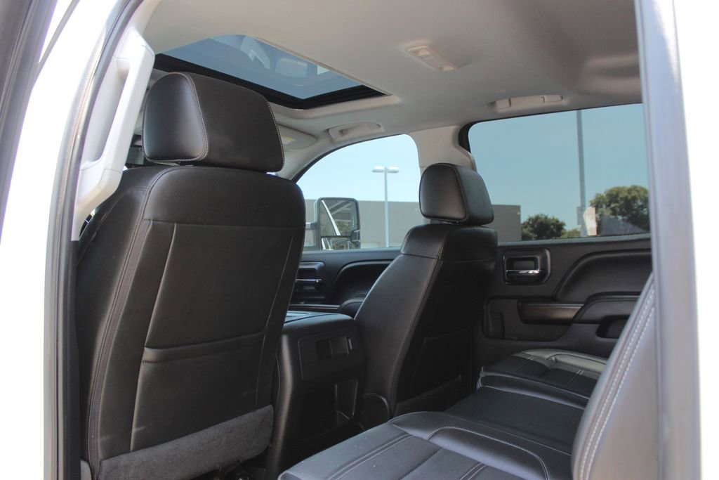 2017 Gmc Sierra 2500 HD Denali photo 14