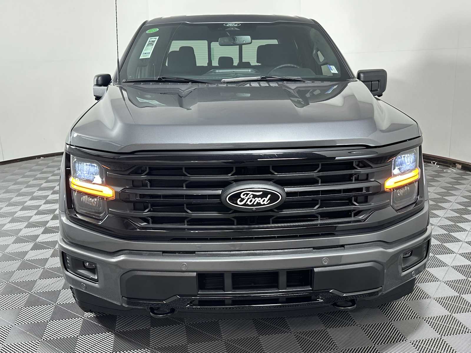 2025 Ford F-150 XLT photo 2