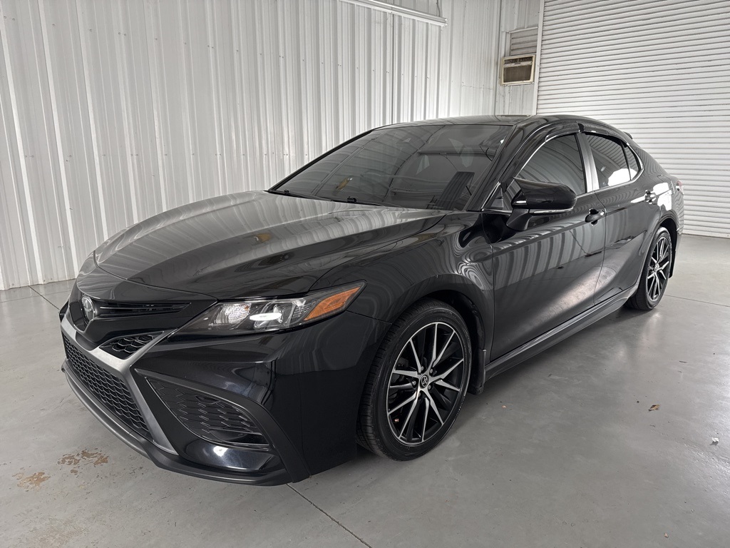 2022 Toyota Camry SE photo 3