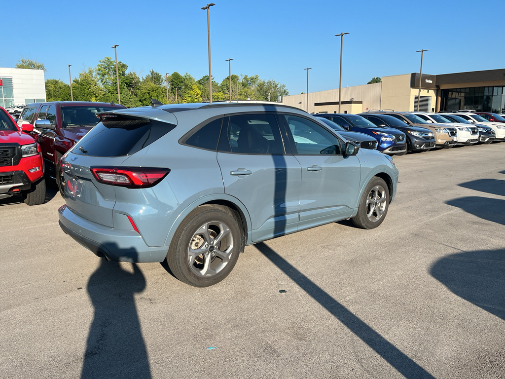 2023 Ford Escape ST-Line photo 3