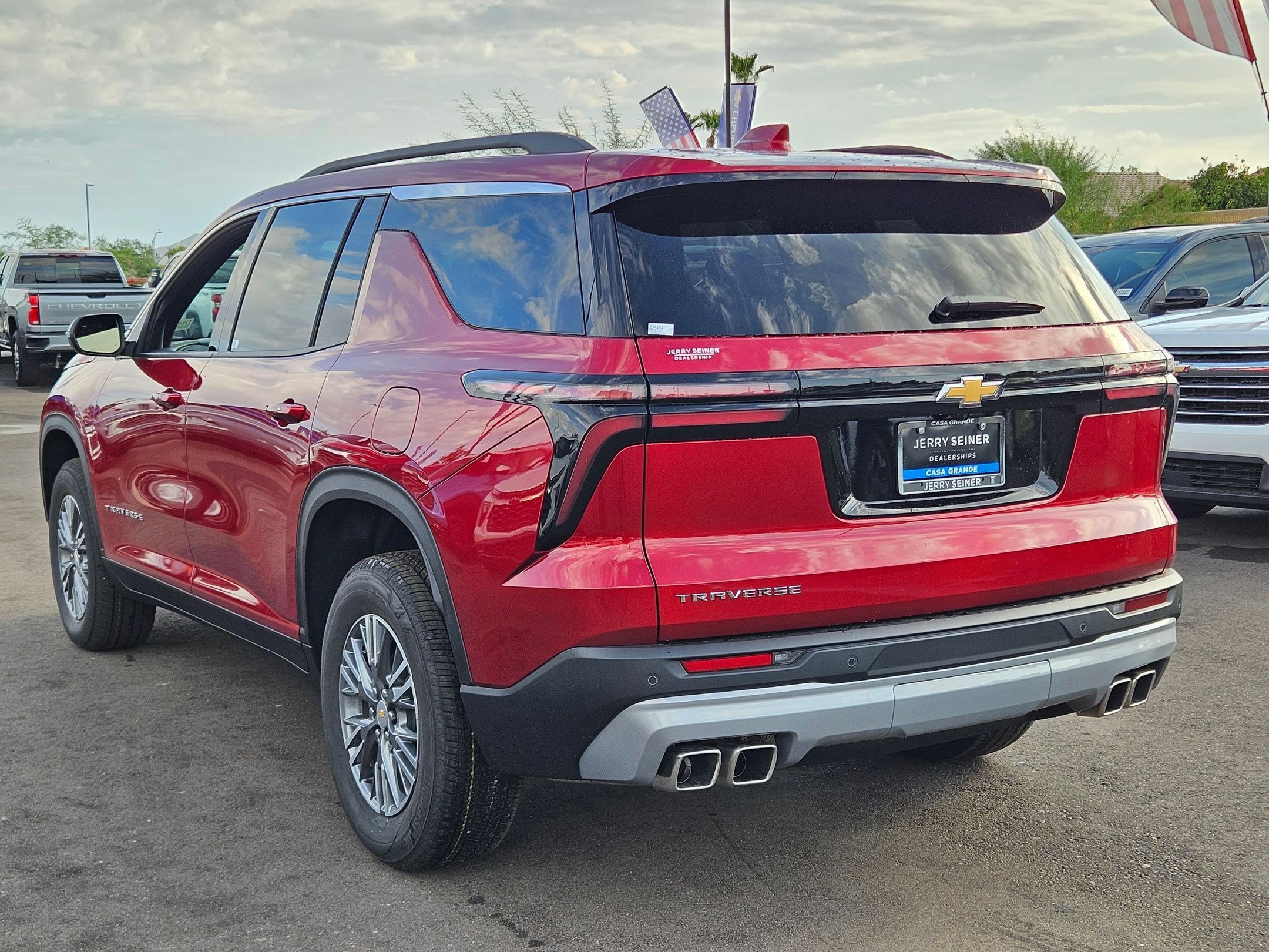 2025 Chevrolet Traverse photo 2