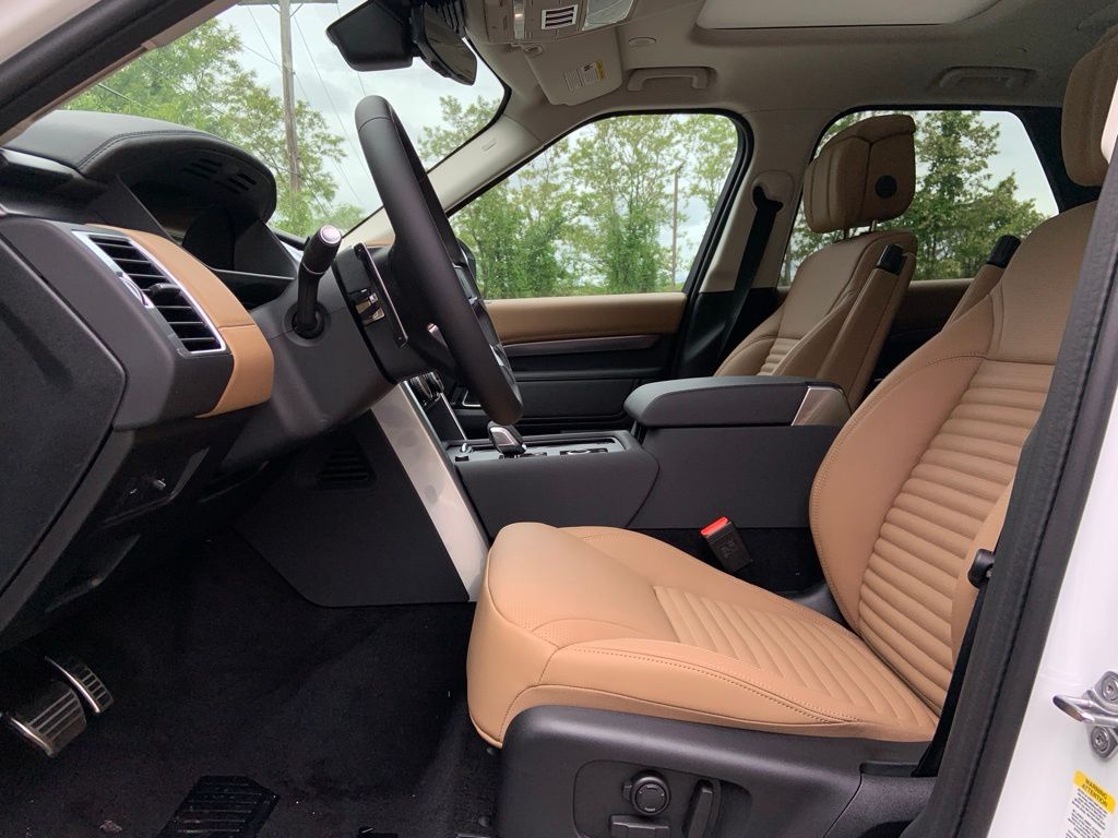 2025 Land Rover Discovery Metropolitan Edition photo 10