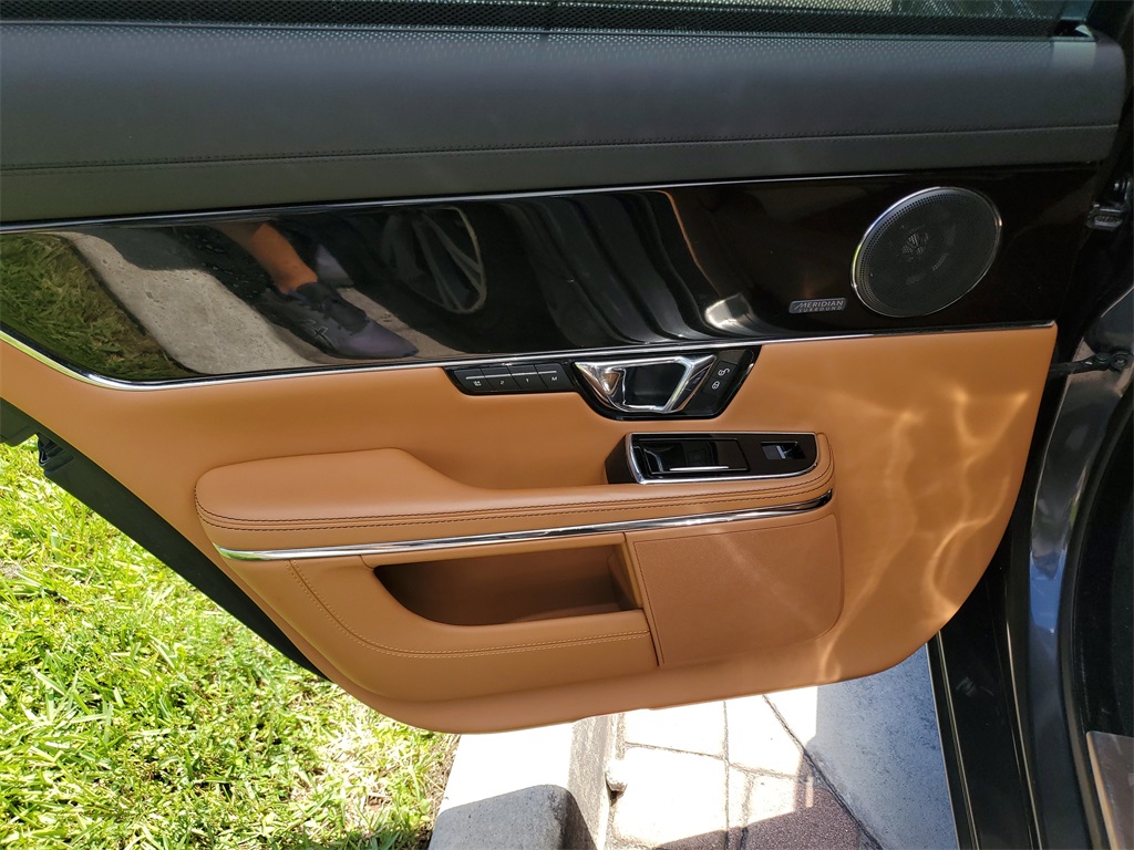 2019 Jaguar XJ Supercharged photo 11