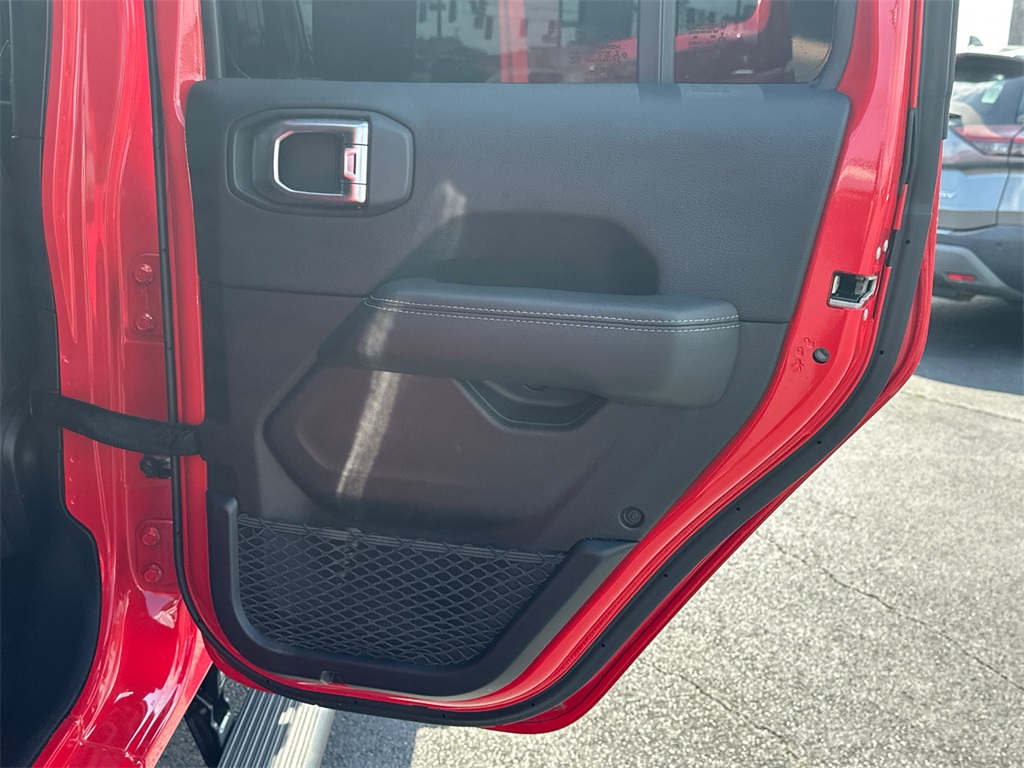 2018 Jeep Wrangler Unlimited Sahara photo 11