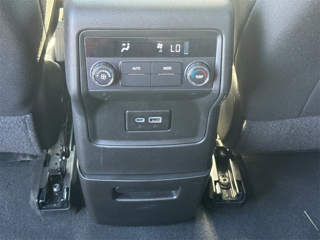 2023 Gmc Acadia SLE photo 28