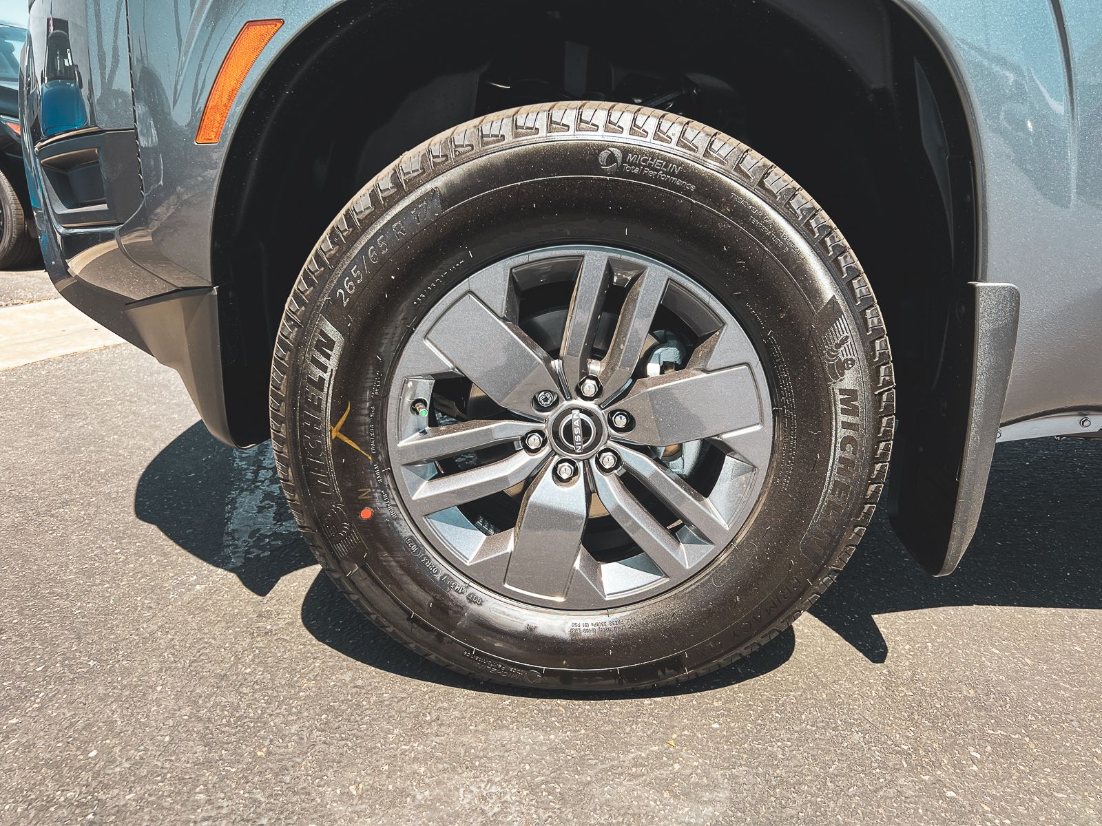 2025 Nissan Frontier SV photo 4