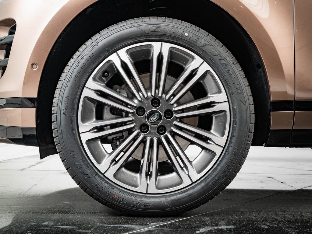 2026 Land Rover Range Rover Evoque Dynamic SE photo 12