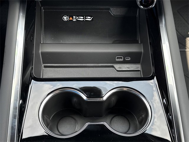 2025 Chevrolet Suburban Premier photo 34