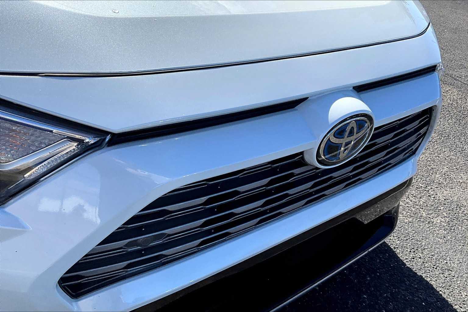 2021 Toyota RAV4 Hybrid XSE photo 24