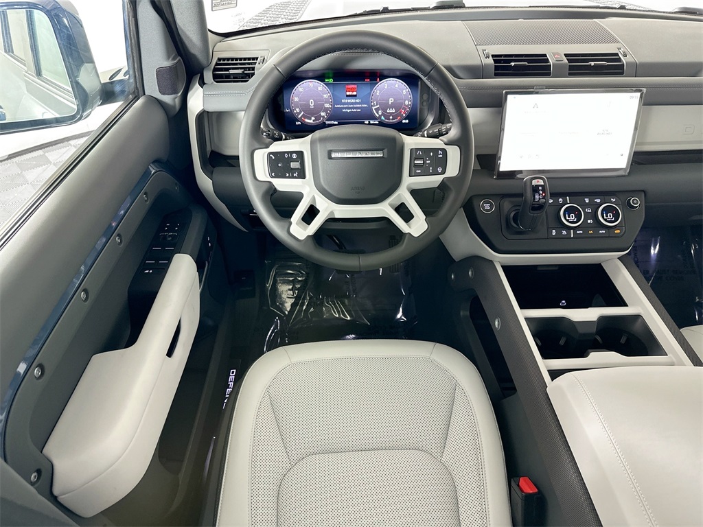 2025 Land Rover Defender 110 S photo 21