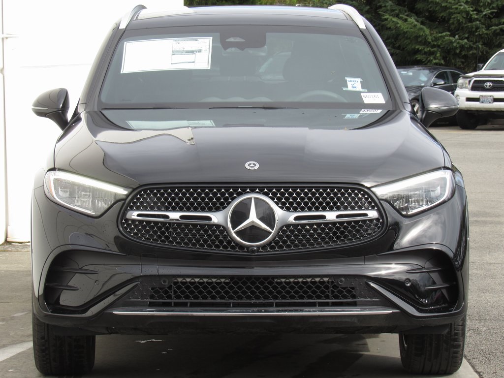 2025 Mercedes Benz GLC 300 4MATIC photo 3