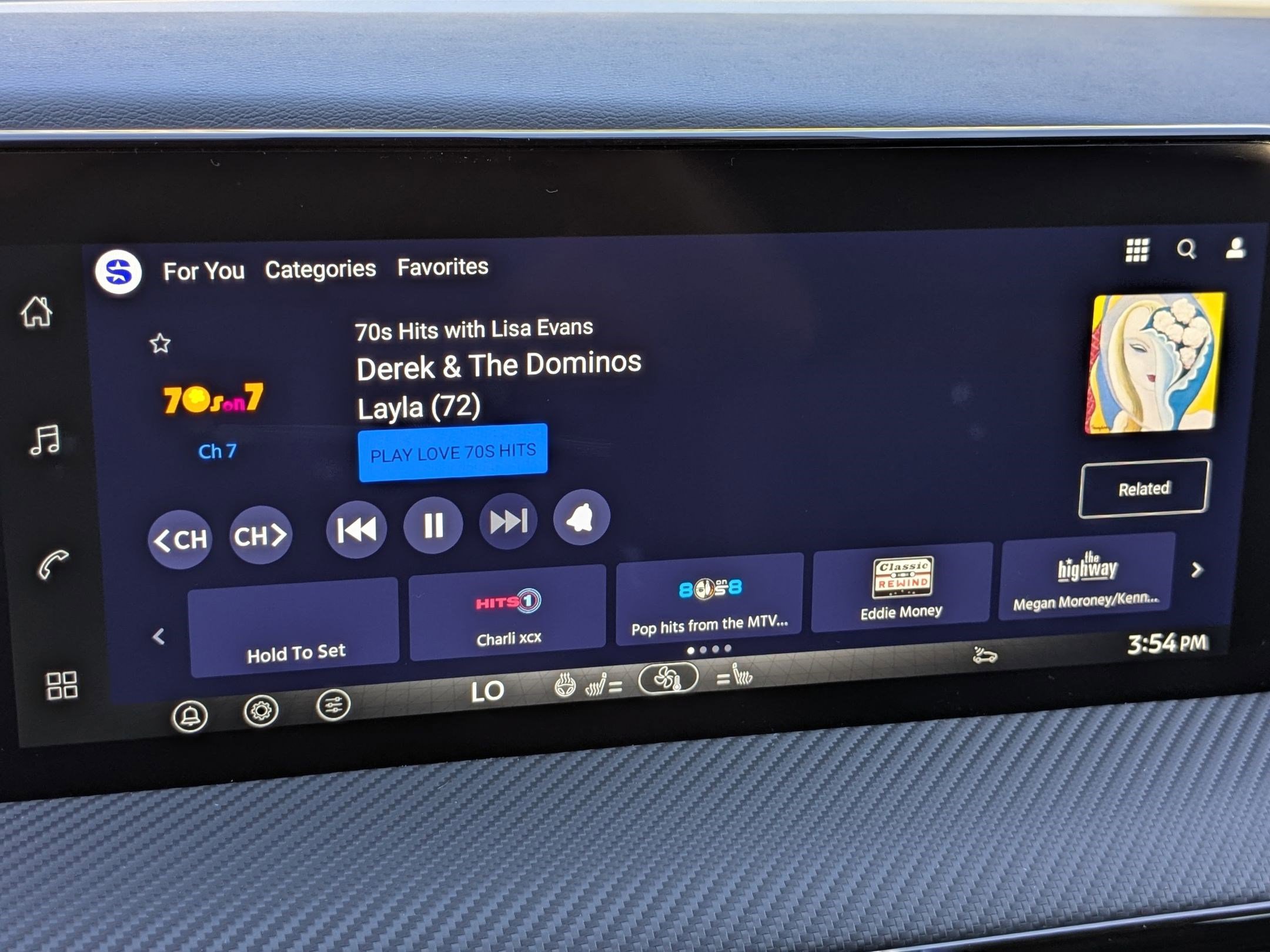 2026 Nissan Kicks SR photo 3