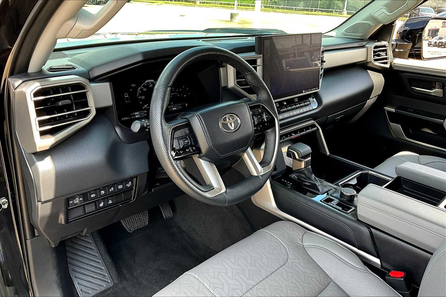 2024 Toyota Tundra Limited CrewMax photo 16