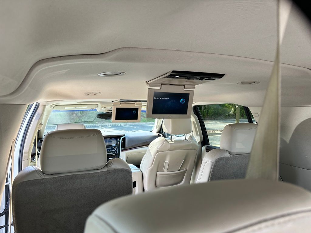2016 Cadillac Escalade ESV Luxury photo 11